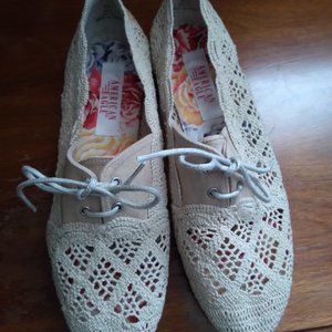 Beige Tie Up Flats by American Eagle | Size 10